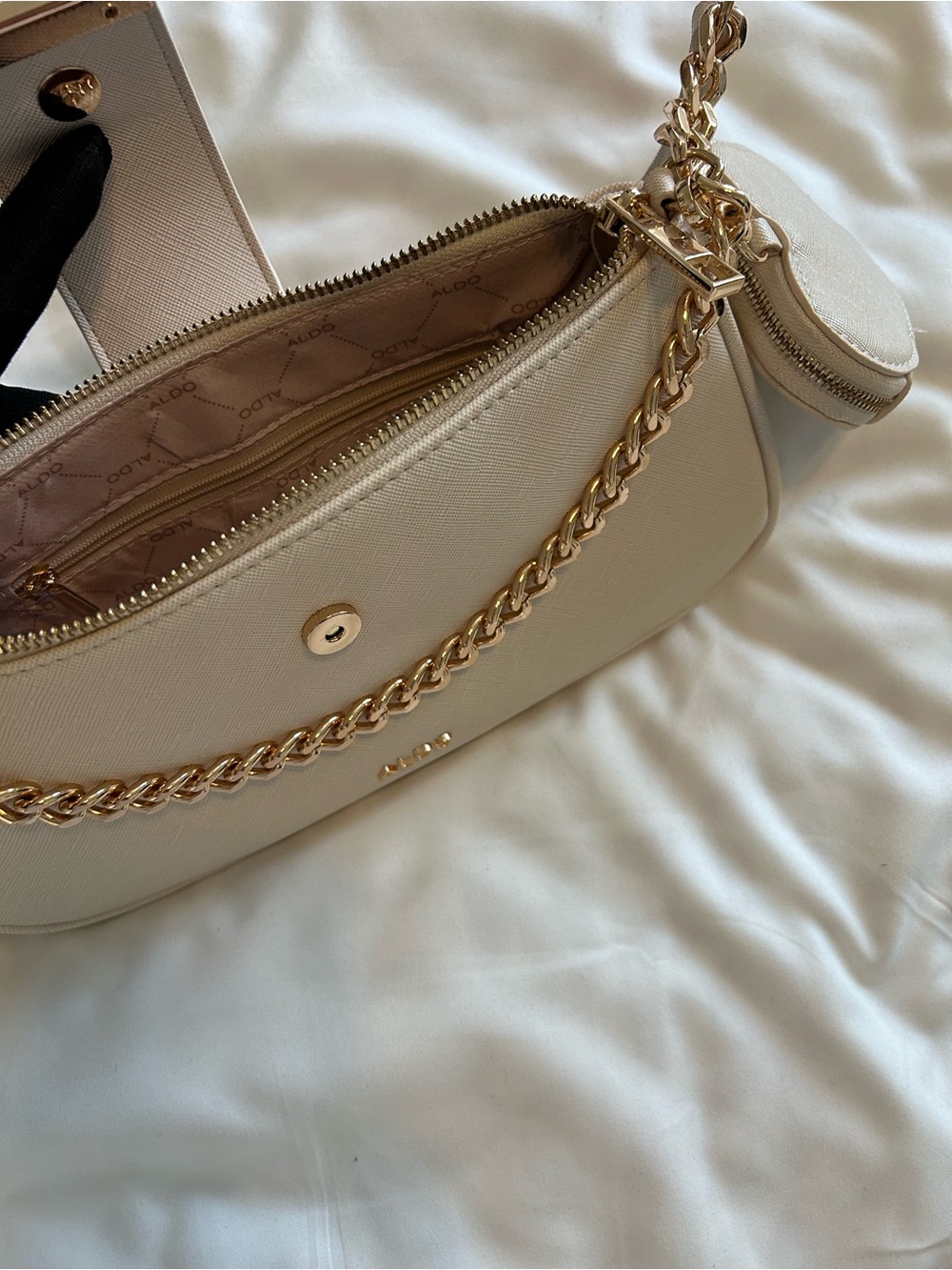 ALDO Beige Shoulder Bag with Gold Chain and Heart Pouch - Picture 4 of 4